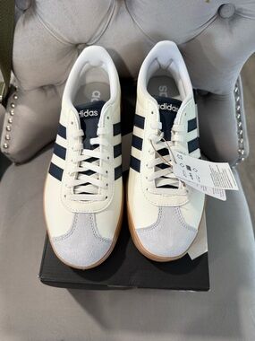 BRAND NEW NEVER WORN WOMENS ADIDAS VL COURT BASE NAVY / WHITE SNEAKERS